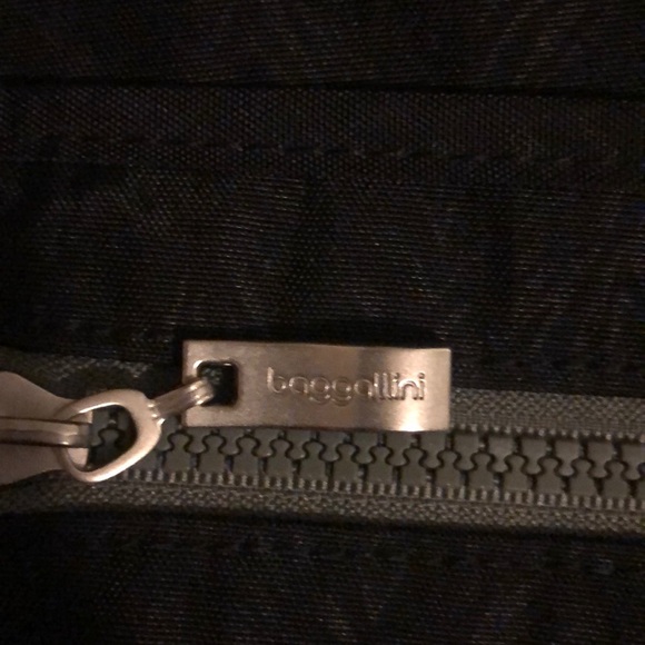 SOLD- Baggallini black nylon shoulder bag- - Picture 2 of 5